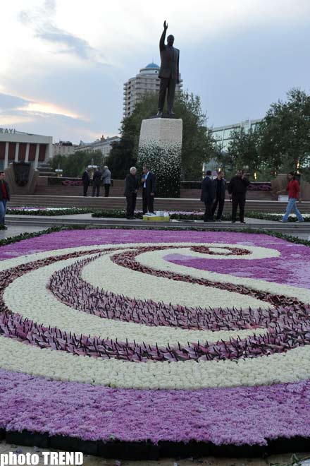 Bakı parklarında Gül bayramı keçirilir - FOTOSESSİYA